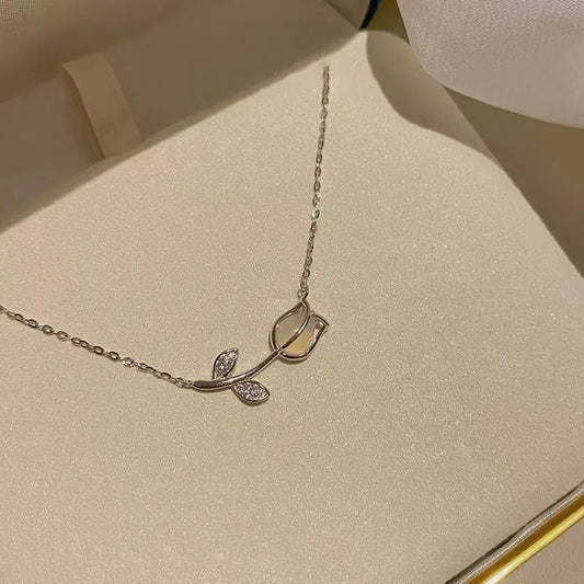 silver chain silver rose