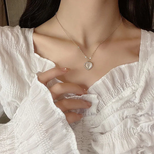 Gold heart pendant necklace