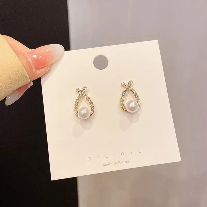 Criss Cross Pearl Gold Earring