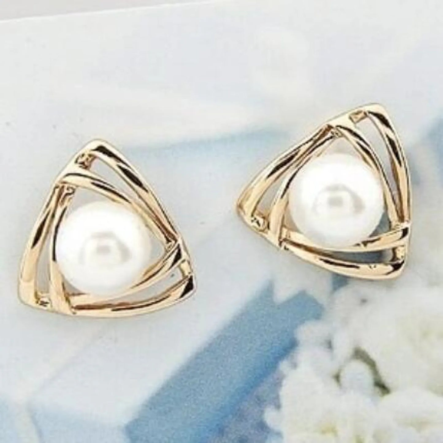 Triangle Pearl earring